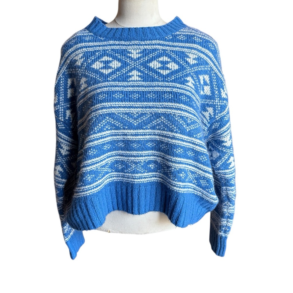 American Eagle Outfitters Blue and White Geometric Sweater